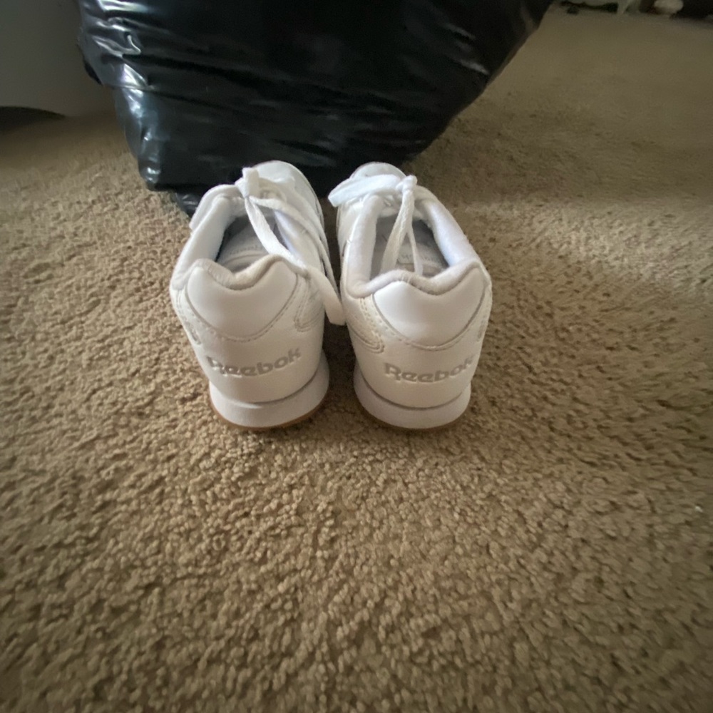 Reebok - Picture 3 of 7